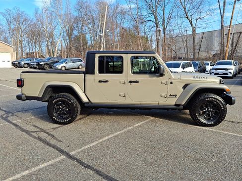 Used 2022 Jeep Gladiator Willys image 8
