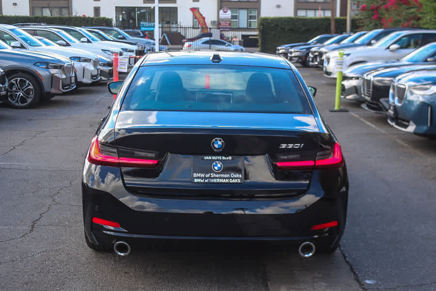 Used 2026 BMW 330i Sedan w/ Convenience Package RWD image 9