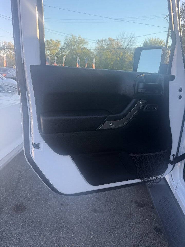 Used 2017 Jeep Wrangler Sport AWD/4WD image 4