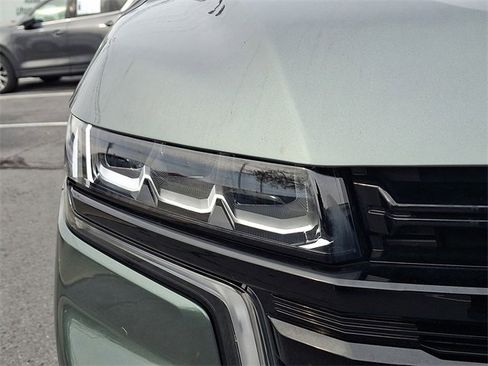 Used 2023 Chevrolet Suburban Z71 w/ Luxury Package image 13