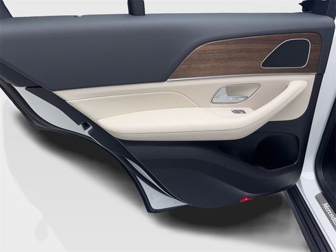 Used 2024 Mercedes-Benz GLE 350 4MATIC image 35