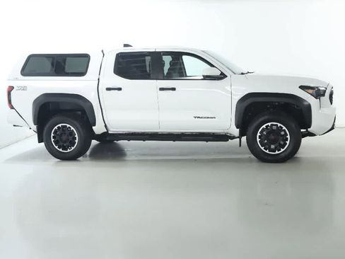 Used 2024 Toyota Tacoma TRD Off-Road image 11