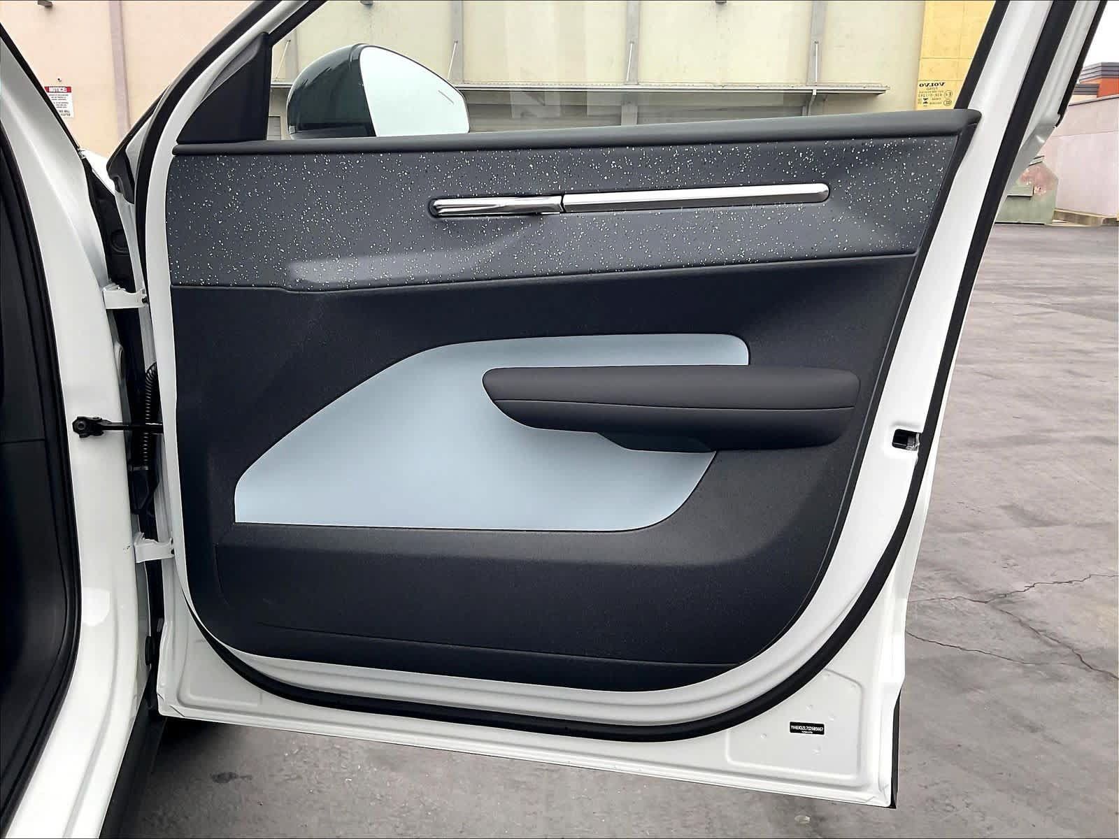 New 2025 Volvo EX30 Ultra w/ Protection Package Premier AWD/4WD image 30