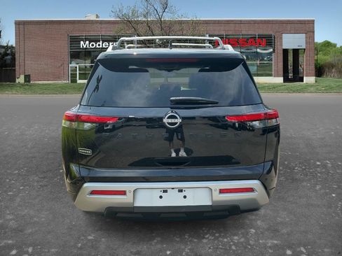 Used 2022 Nissan Pathfinder SL w/ SL Black Package FWD image 3