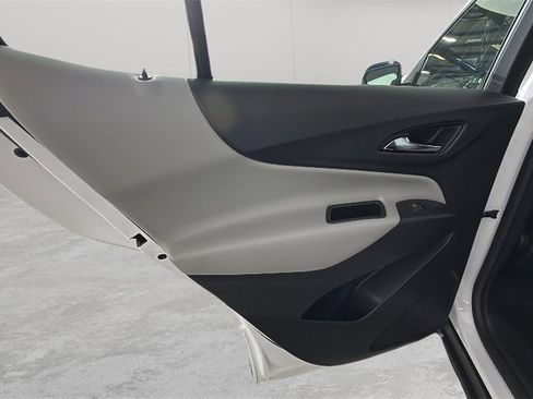 Used 2023 Chevrolet Equinox LS image 31