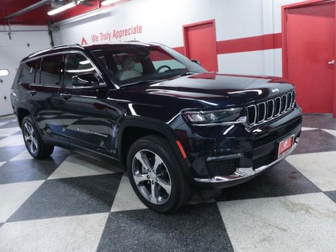 Used 2024 Jeep Grand Cherokee L Limited RWD image 3
