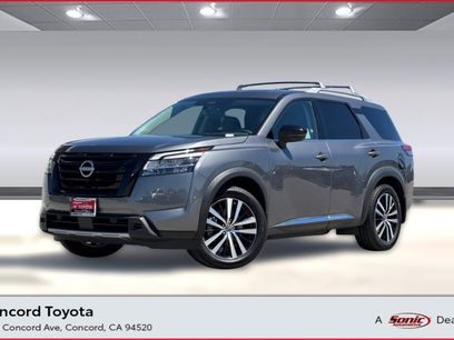 Used 2024 Nissan Pathfinder Platinum w/ Cargo Package