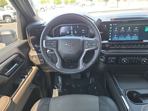 Used 2024 Chevrolet Silverado 2500 ZR2 w/ Technology Package AWD/4WD image 12