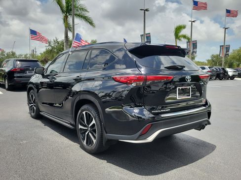 Used 2022 Toyota Highlander XSE FWD image 9