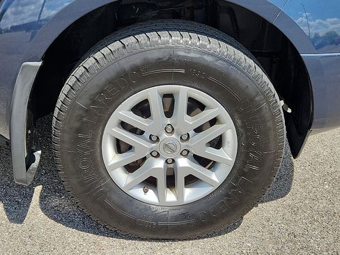 Used 2016 Nissan Frontier SV w/ SV Value Truck Package AWD/4WD image 8