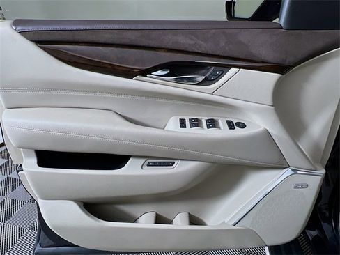 Used 2016 Cadillac Escalade Premium image 35