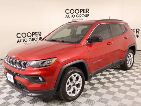 Used 2025 Jeep Compass Latitude AWD/4WD image 9