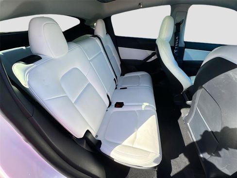 Used 2021 Tesla Model Y Long Range image 12