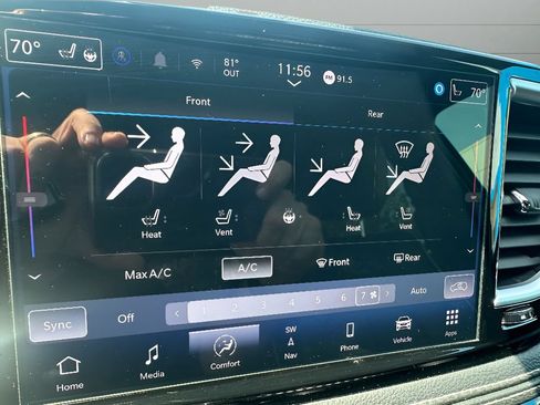 Used 2025 Chrysler Pacifica Limited FWD image 32