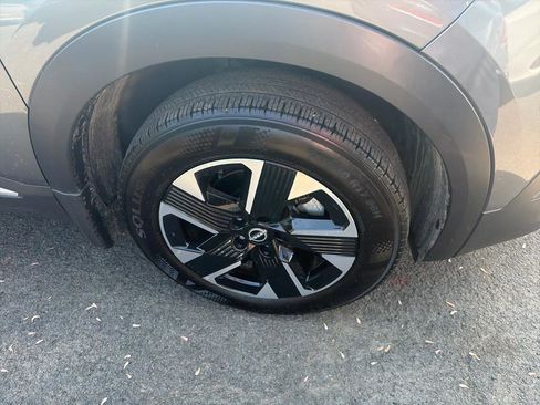 Used 2025 Nissan Kicks SV AWD/4WD image 4