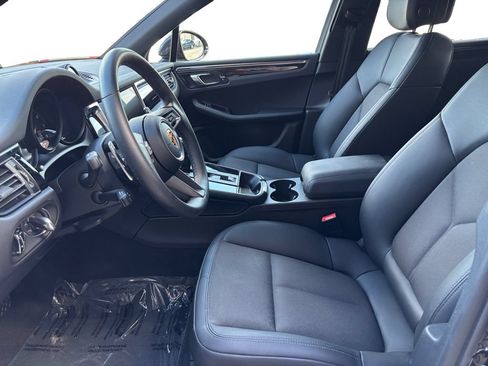 Used 2023 Porsche Macan AWD/4WD image 9