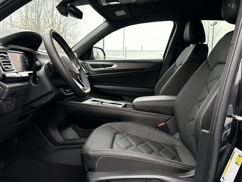 Certified 2025 Volkswagen Atlas Cross Sport SE image 12