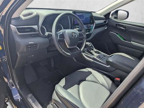 New 2026 Toyota Highlander XLE AWD/4WD image 3