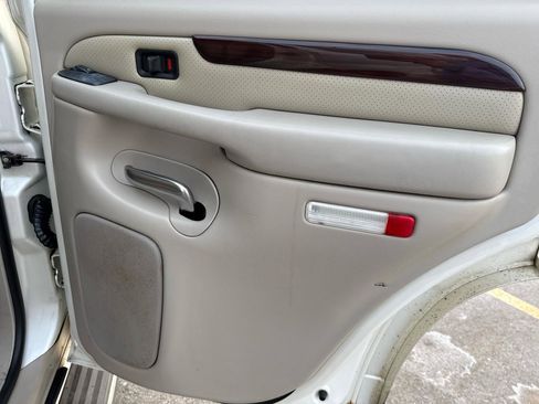 Used 2003 Cadillac Escalade AWD w/ Marketing Vehicle Package image 23