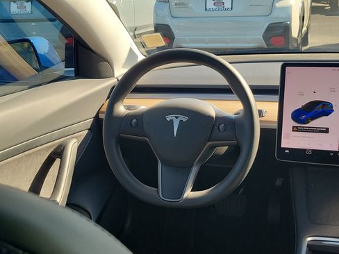 Used 2021 Tesla Model 3 Standard Range Plus image 18