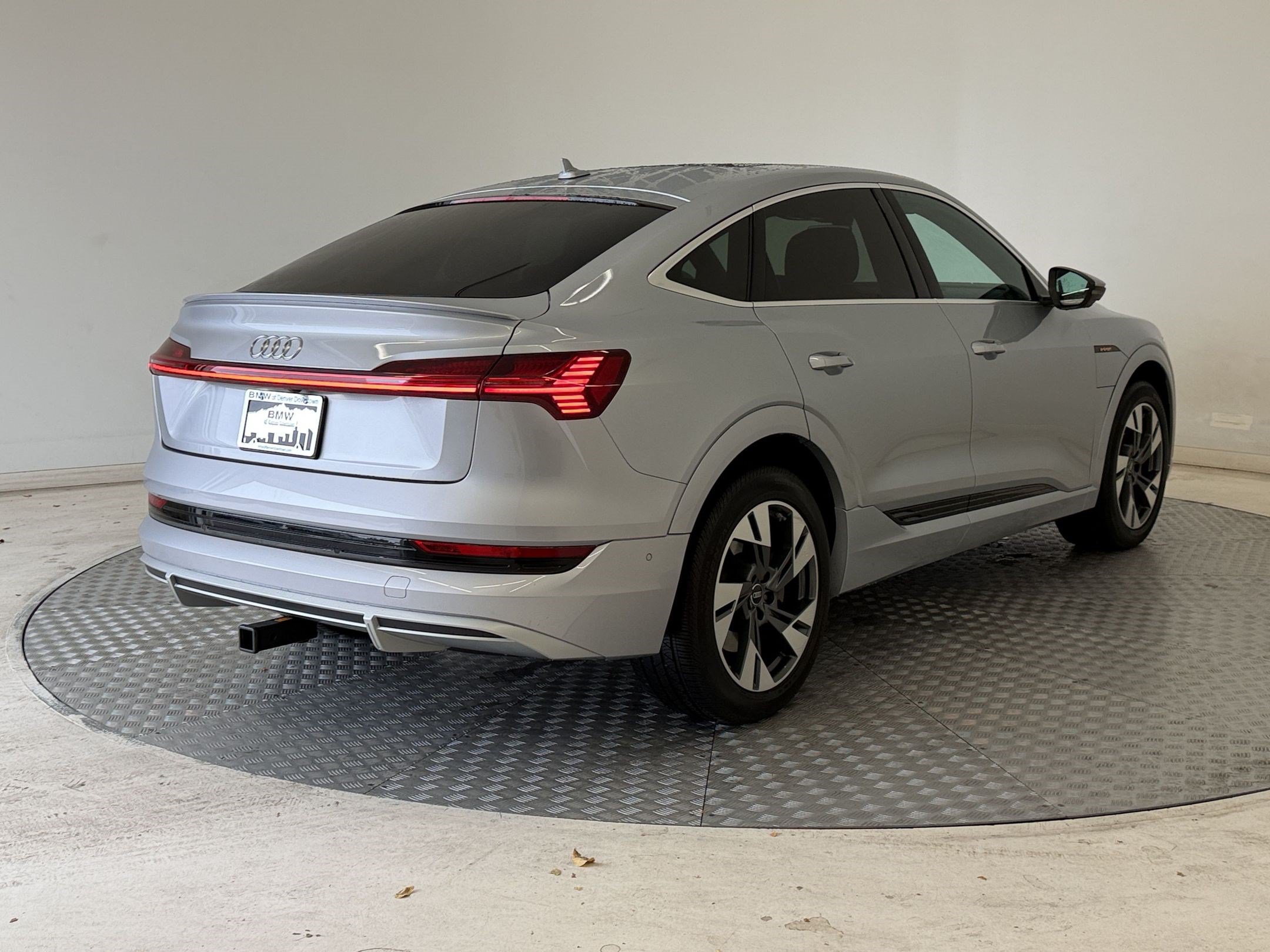Used 2023 Audi e-tron Premium Plus w/ Premium Plus Package AWD/4WD image 9