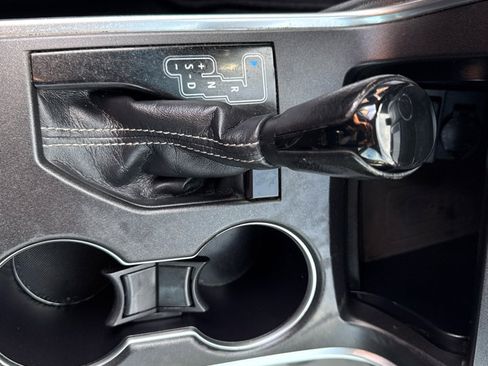 Used 2017 Toyota Camry XLE image 19