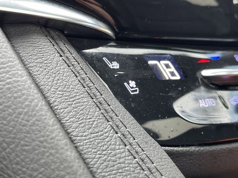 Used 2023 Cadillac XT6 Sport w/ Technology Package image 35