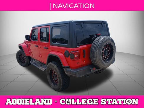 Used 2018 Jeep Wrangler Unlimited Sahara w/ Uconnect 4C Nav & Sound Group AWD/4WD image 4