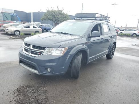 Used 2018 Dodge Journey SXT w/ Connectivity Group FWD image 2