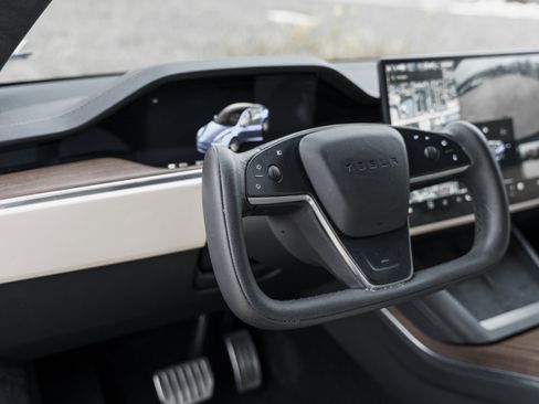 Used 2023 Tesla Model S Standard Range image 10