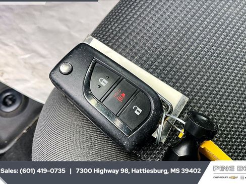 Used 2022 Toyota RAV4 LE image 9