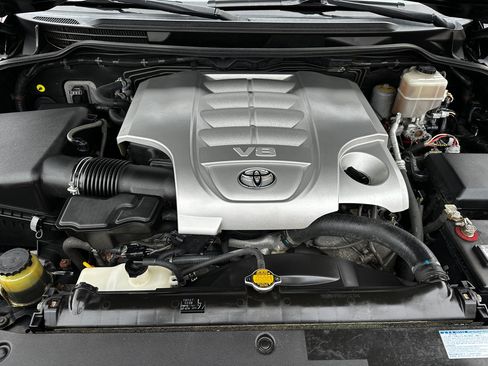 Used 2014 Toyota Land Cruiser image 28