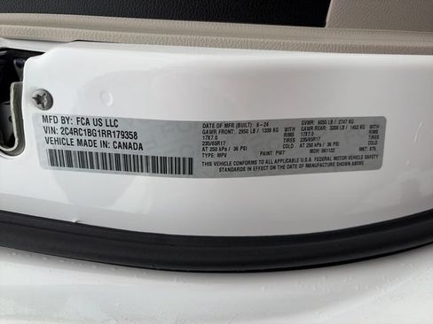 Used 2024 Chrysler Pacifica Touring-L FWD image 52