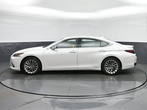 Used 2020 Lexus ES 300h w/ Accessory Package FWD image 4