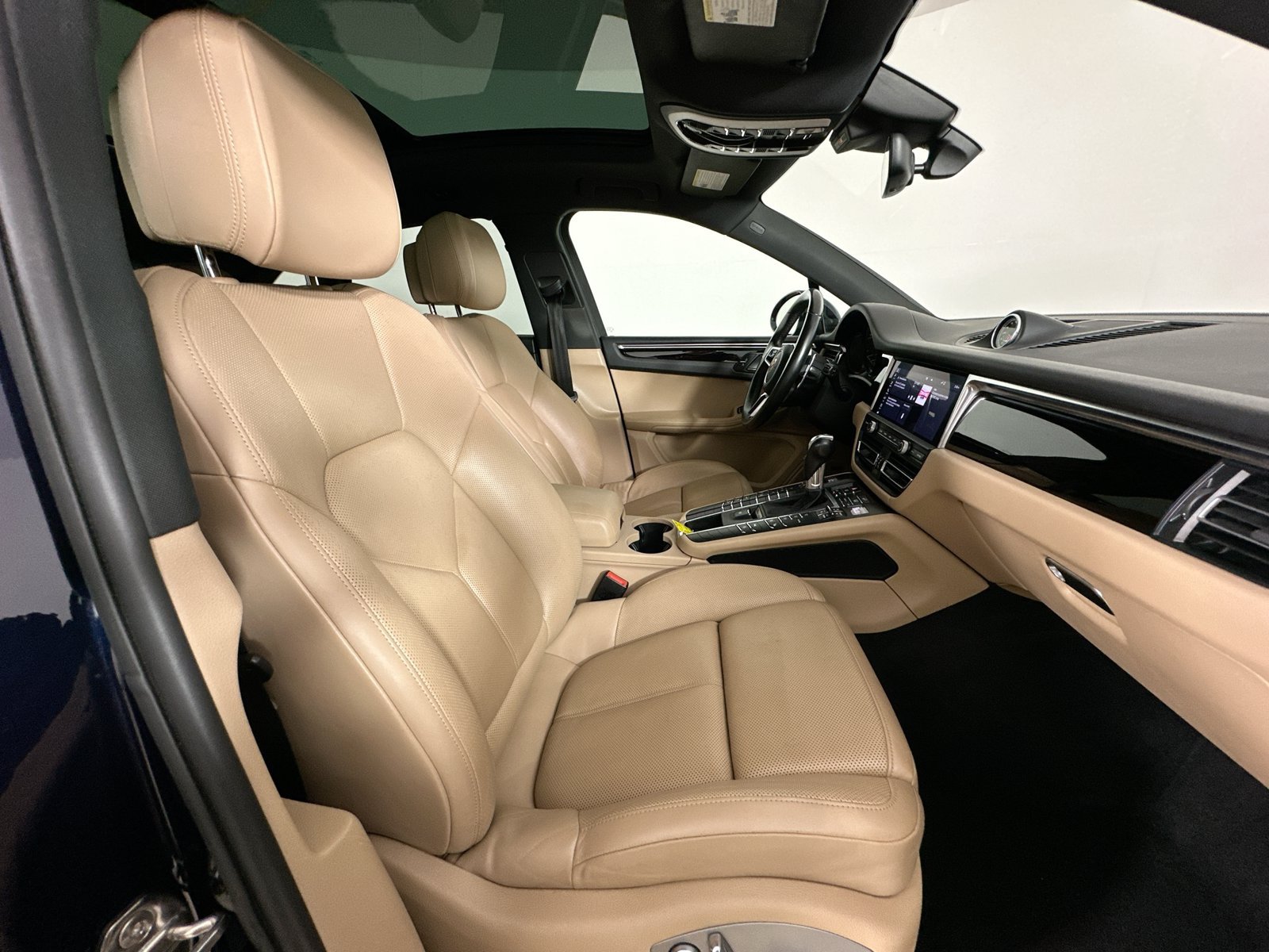 Used 2021 Porsche Macan AWD/4WD image 45