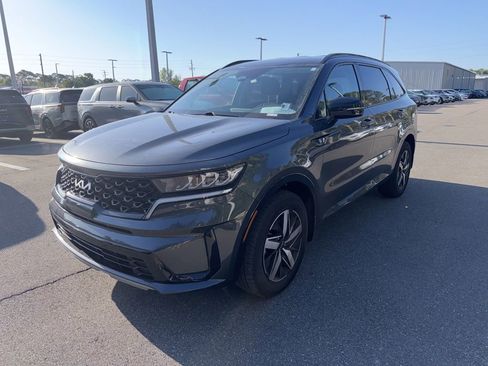 Certified 2023 Kia Sorento S FWD image 9
