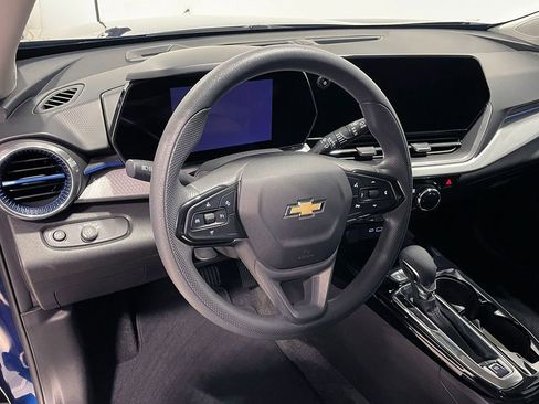 Used 2024 Chevrolet Trax LT image 19