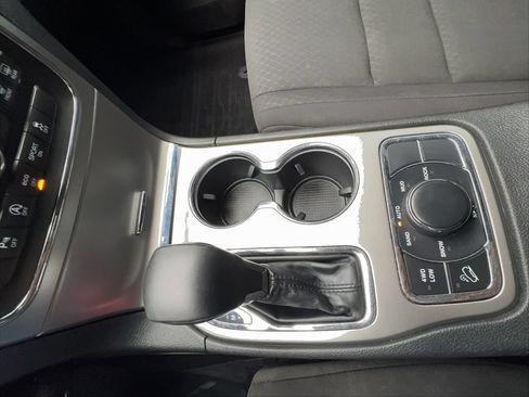 Used 2018 Jeep Grand Cherokee Laredo AWD/4WD image 39