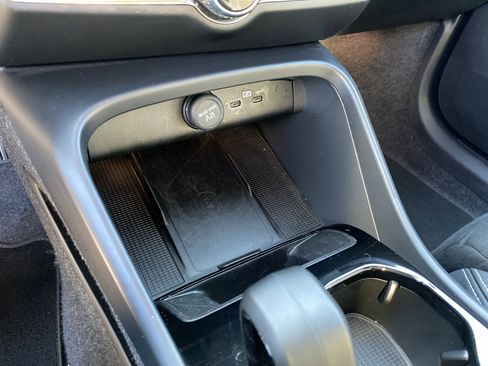 Used 2025 Volvo XC40 B5 Plus image 42