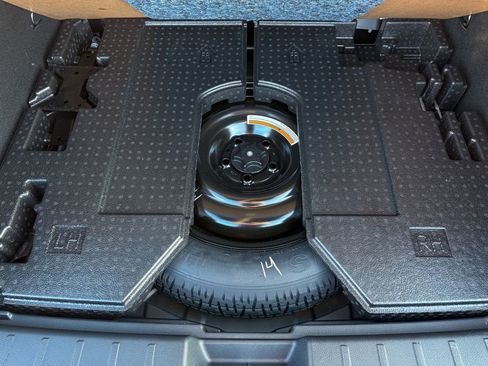 Certified 2025 Nissan Kicks SV image 25