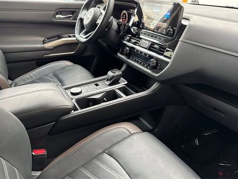 Used 2023 Nissan Pathfinder Platinum image 20