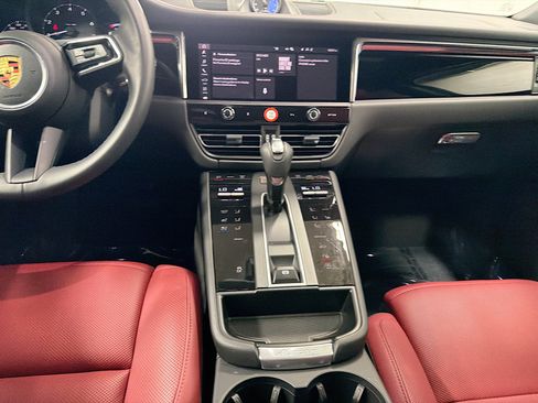 Certified 2026 Porsche Macan AWD/4WD image 19