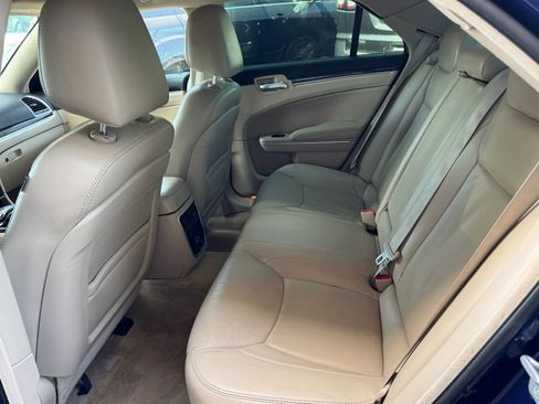 Used 2013 Chrysler 300 RWD image 15