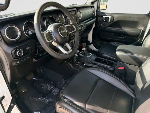 Used 2023 Jeep Wrangler Unlimited Sahara w/ Cold Weather Group AWD/4WD image 21