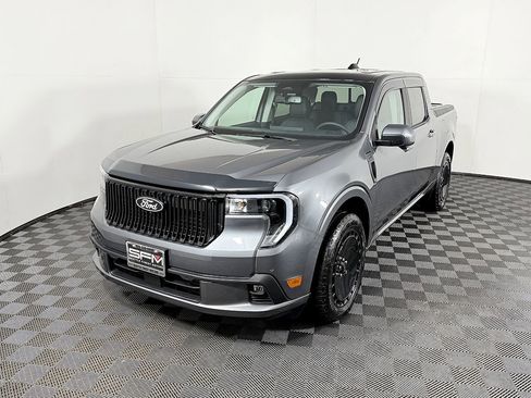 Used 2025 Ford Maverick Lobo image 2