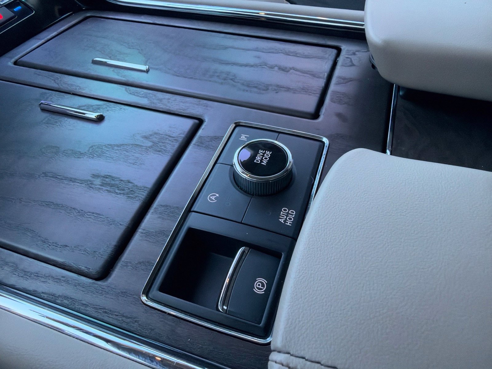 Used 2024 Lincoln Navigator Premiere AWD/4WD image 22