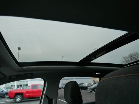 Used 2018 Chevrolet Equinox LT image 32