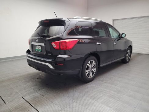 Used 2017 Nissan Pathfinder SV image 9