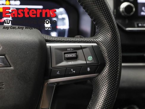 Used 2023 Mitsubishi Outlander SE image 16