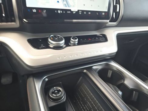 Used 2025 Ford Expedition Active AWD/4WD image 13